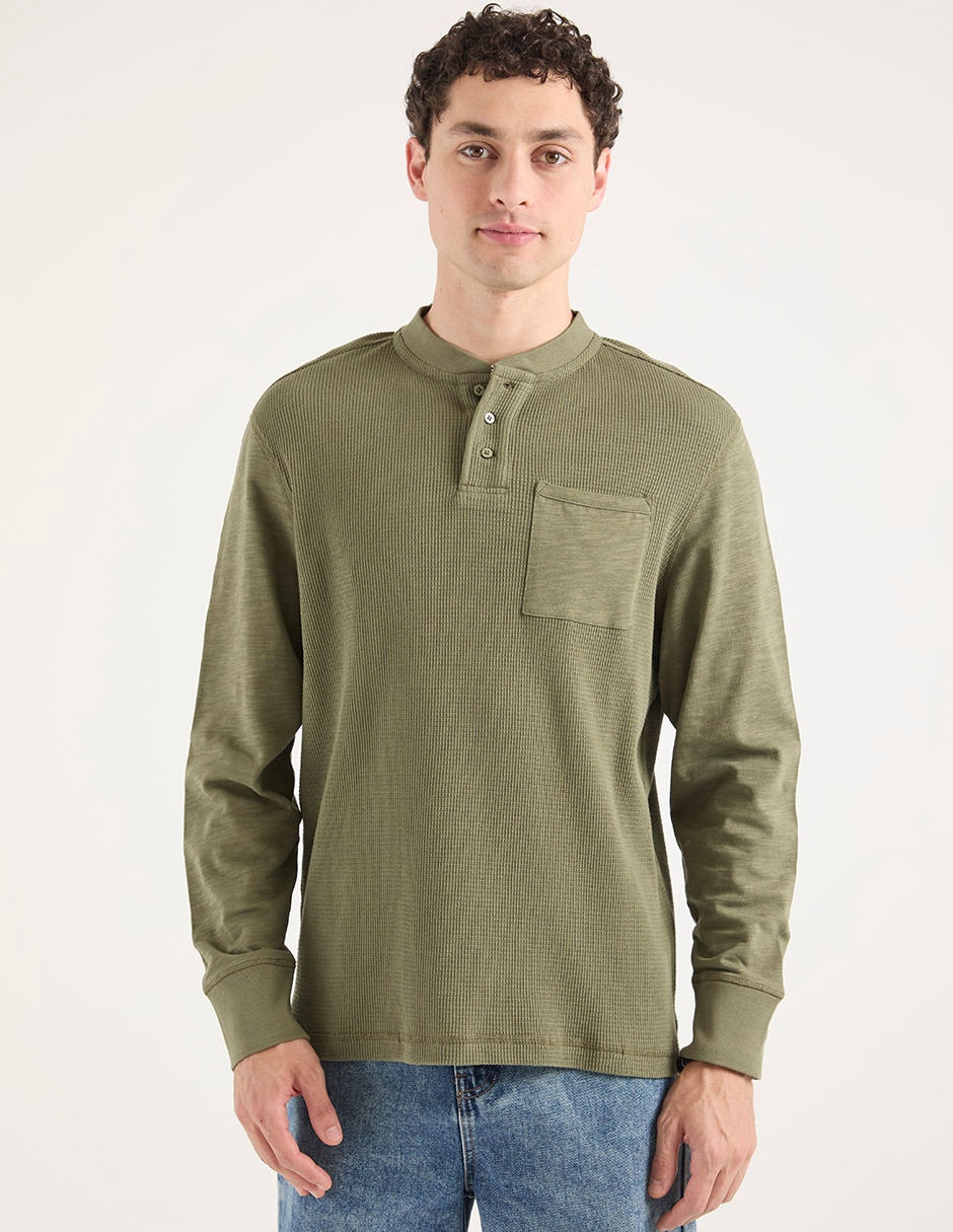 Playera cuello henley para hombre