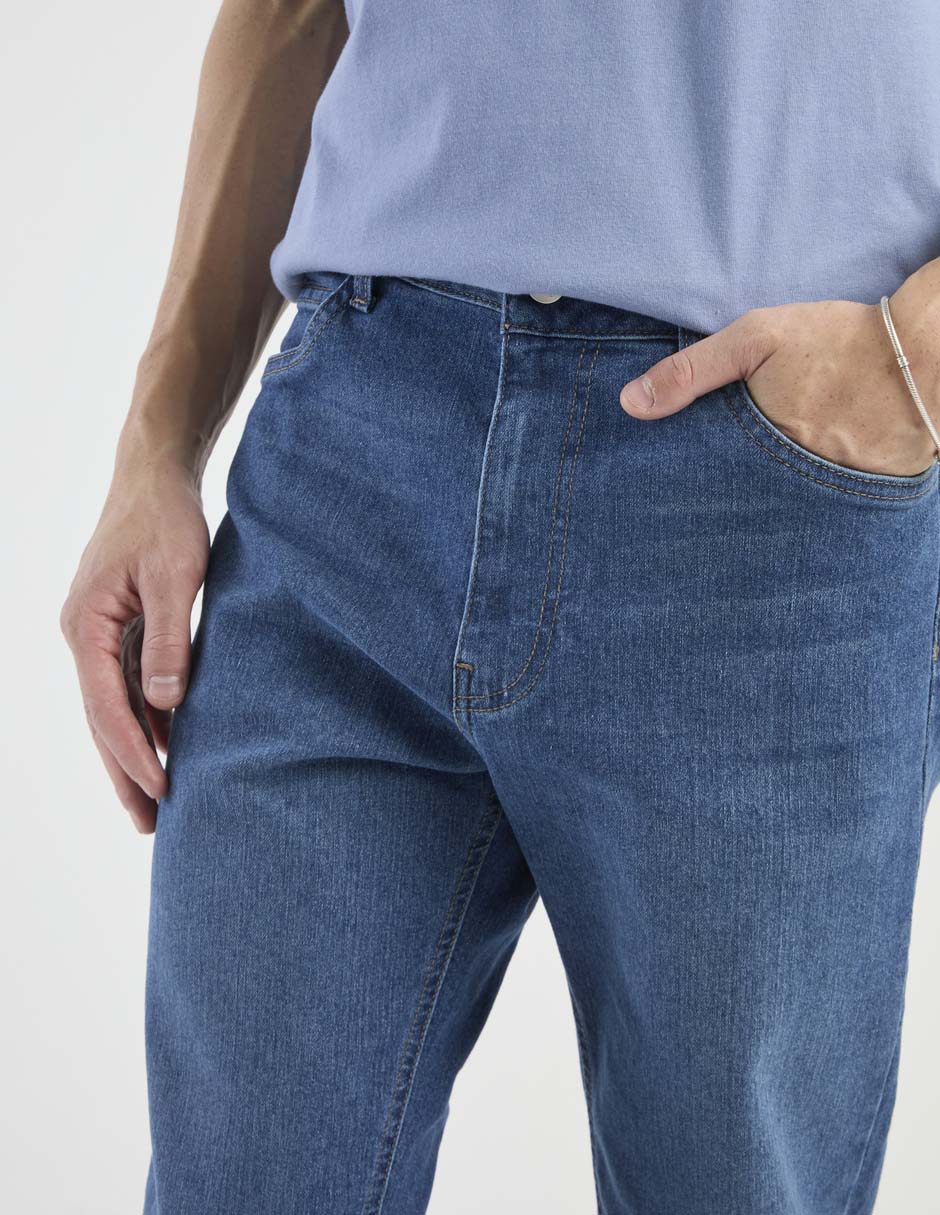 Jeans straight lavado medio para hombre 4