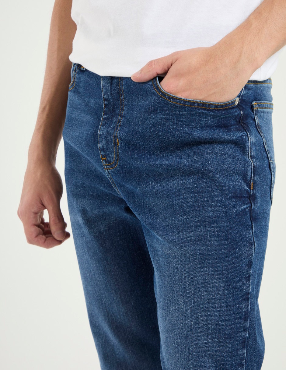 Jeans slim lavado stone wash para hombre 4
